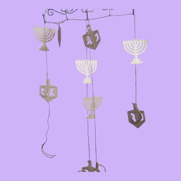 2 strands of dreidels and menorahs wooden stringed decor in light brown size 63 - Picture 2 of 3